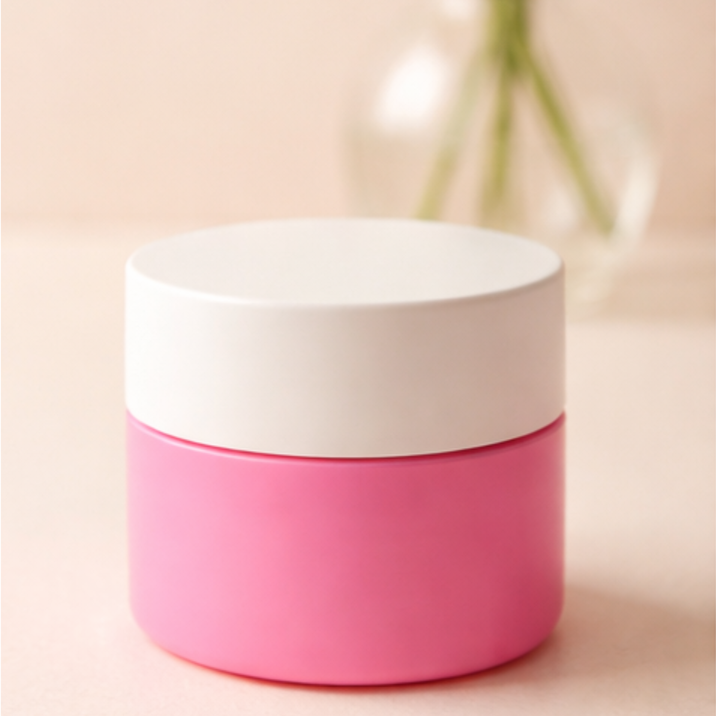 زبدة البكيني للعناية بالمناطق الحساسة في عبوة وردية وأنيقة.